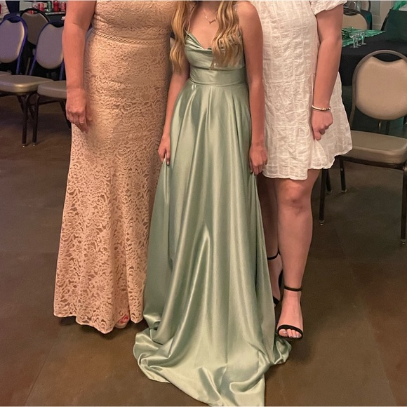 gorgeous sage green dress - Picture 2 of 5